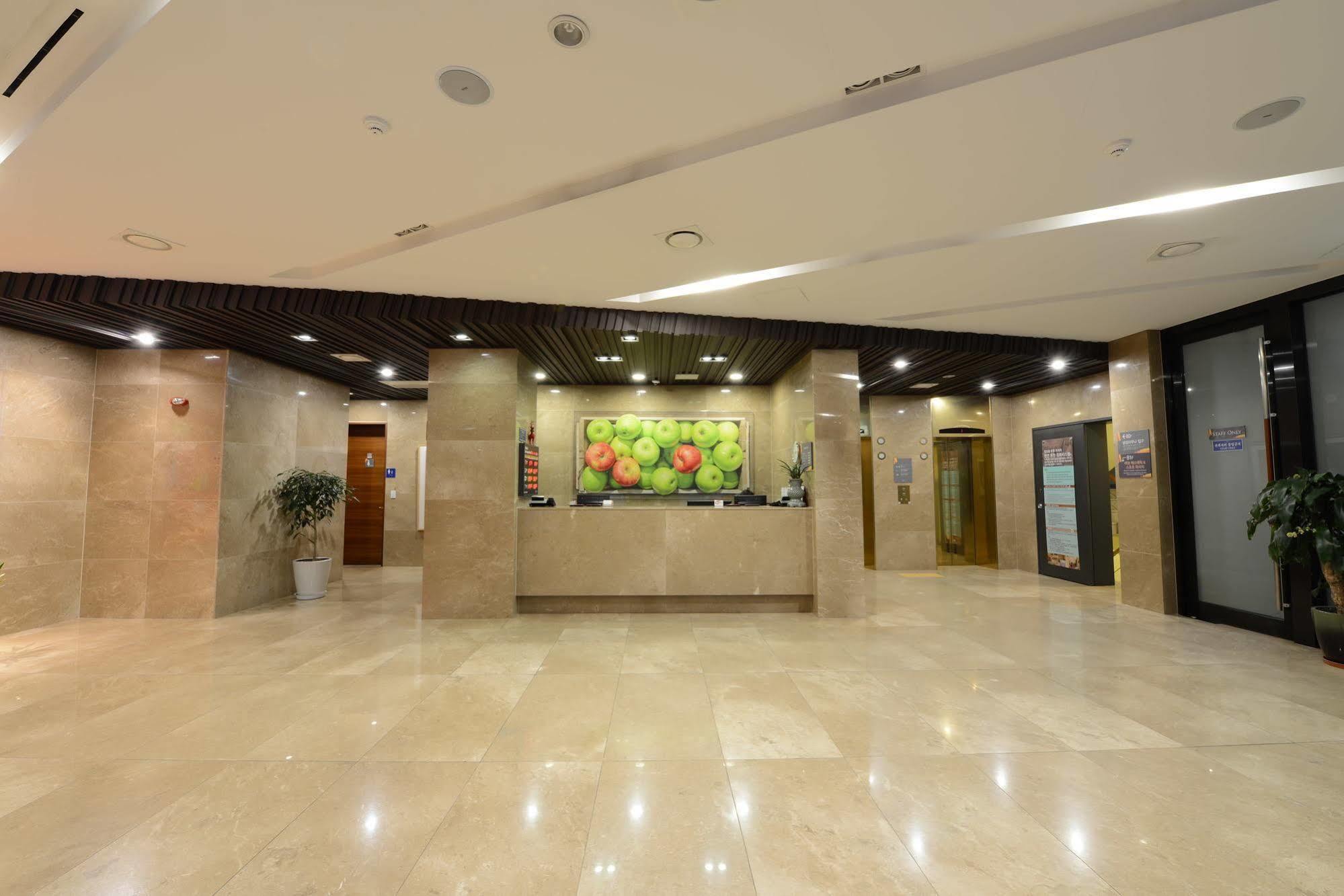 Travelodge Myeongdong Hall