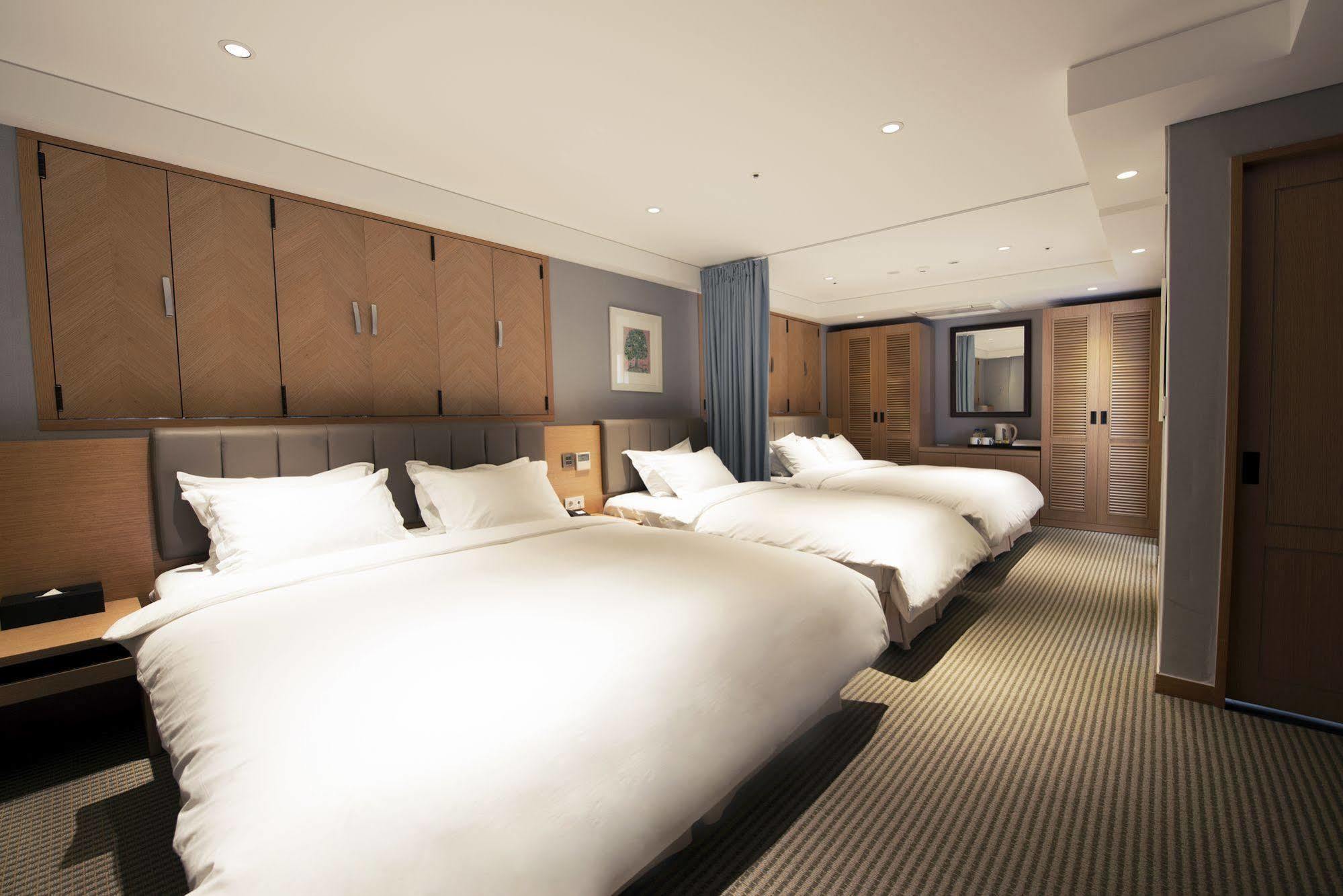 Travelodge Myeongdong Hall