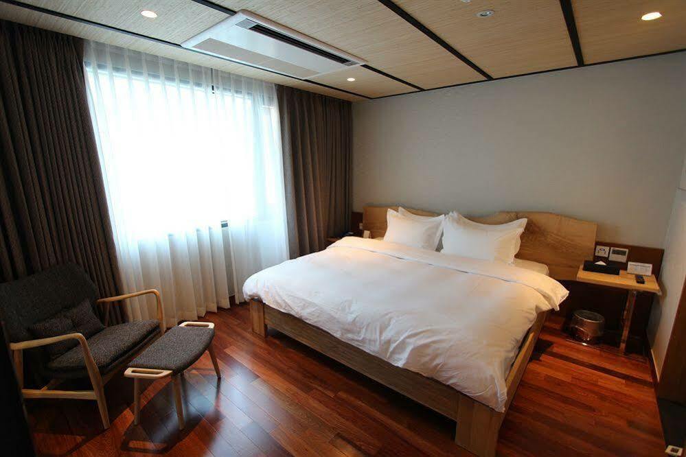 Travelodge Myeongdong Hall Hotel