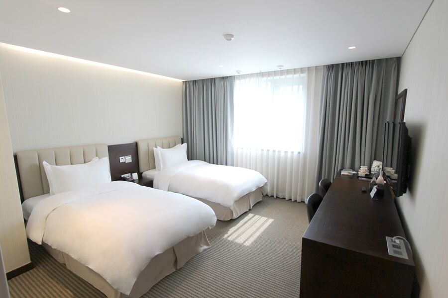 Hotel Travelodge Myeongdong Hall 4*