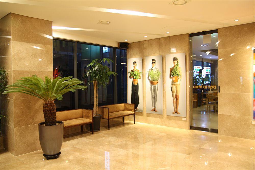 Hotel Travelodge Myeongdong Hall 4*